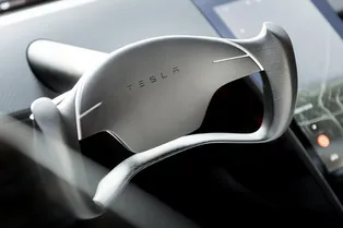 Премьера летающей Tesla, Mir Pay на руке и «карманный» Porsche: технодайджест MT Премьера летающей Tesla, Mir Pay на руке и «карманный» Porsche: технодайджест MT