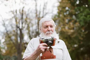 Сколько долгожителей живет в России? В Минздраве дали ответ и рассказали о перспективах долголетия