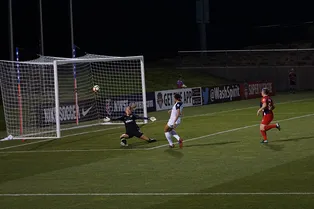 В матче Кубка Марокко полевой игрок встал в ворота перед серией пенальти из-за удаления голкипера. И он спас команду!