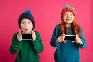 По примеру Австралии: Франция станет первой страной ЕС, запретившей соцсети подросткам