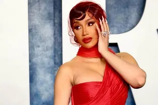 Cardi B порвала белье прямо во время выступления: 30-летняя певица перестаралась, тверкая на сцене
