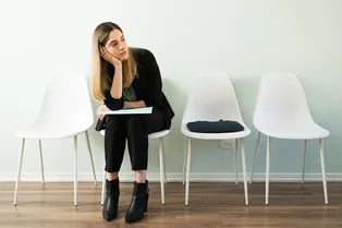 Некрасивых людей стали реже брать на работу: как удаленка, эйджизм и искусственный интеллект привели к культу внешности?