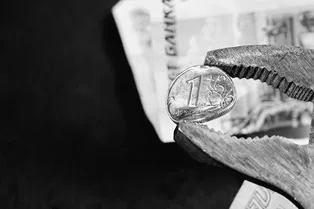 Нефть, Минфин и ставка ЦБ: почему доллар упал ниже 73 рублей и что будет дальше Нефть, Минфин и ставка ЦБ: почему доллар упал ниже 73 рублей и что будет дальше