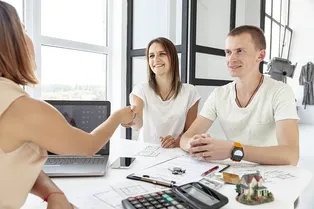 Почему отказывают банки: каким профессиям сложнее всего получить ипотеку в 2026 году