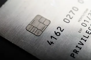 Последние дни Visa и Mastercard настали в России: их начнут мягко выводить из оборота Последние дни Visa и Mastercard настали в России: их начнут мягко выводить из оборота