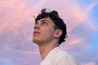 «Филяй по физике»: простой российский учитель стал секс-символом в соцсетях