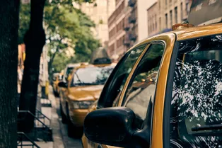 Минпромторг опубликовал список авто для такси: УАЗ есть, Haval – нет