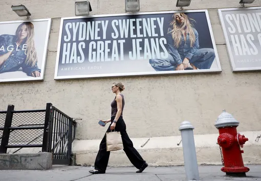 Рекламная кампания American Eagle с актрисой Сидни Суини на улицах Нью-Йорка