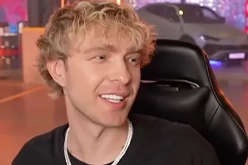 Егор Крид во время розыгрыша своего Lamborghini Urus Егор Крид во время розыгрыша своего Lamborghini Urus