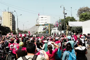 Зумеры опять бунтуют: молодежь устроила массовые беспорядки в Перу, вдохновившись аниме