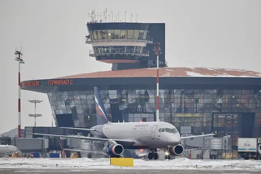 «Шереметьево» закрыто, на МКАД «черные пробки», люди спят на багажных лентах: как Москва пережила циклон «Фрэнсис» «Шереметьево» закрыто, на МКАД «черные пробки», люди спят на багажных лентах: как Москва пережила циклон «Фрэнсис»