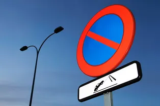 Как работает знак «Стоянка запрещена»: что считается нарушением и можно ли обжаловать штраф