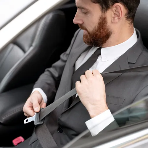 Сколько придется заплатить за непристегнутый ремень безопасности: штрафы и возможные исключения