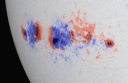 Комплекс солнечных пятен 4294-4296-4298