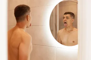 Желтый, белый, голубой: о чем говорит цвет языка Желтый, белый, голубой: о чем говорит цвет языка