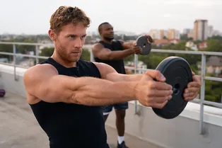 Как быстро укрепить мышцы рук: 8 упражнений на трицепсы, которые стоит попробовать в 2026 году