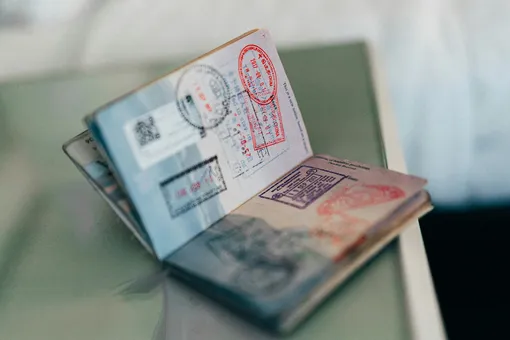 Россияне прилетели на отдых без визы и застряли в аэропорту: спланировать путешествие им помог ChatGPT Россияне прилетели на отдых без визы и застряли в аэропорту: спланировать путешествие им помог ChatGPT
