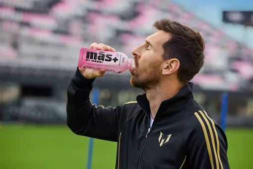 Лионель Месси рекламирует спортивный напиток Más+ by Messi