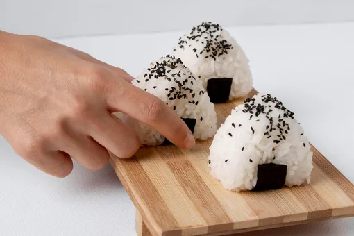 Массовое отравление в Бурятии: почти 90 человек попали в больницу из-за онигири и шаурмы