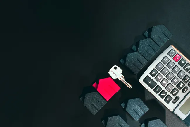 Владельцам трех квартир придется платить больше налогов: власти уже обсуждают меру