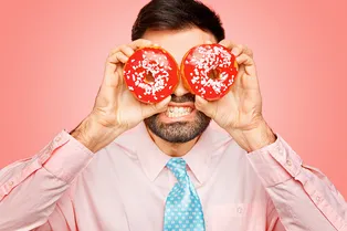 Слипнется или нет: разбираем мифы о здоровье из нашего детства