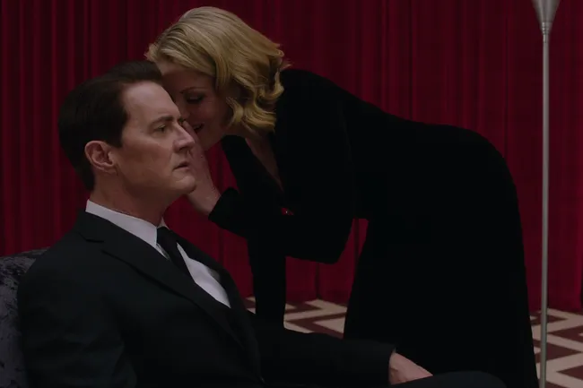 Undercover выпустил коллекцию, вдохновленную «Твин Пикс»: в нее вошли пуховикы и свитшоты с героями сериала