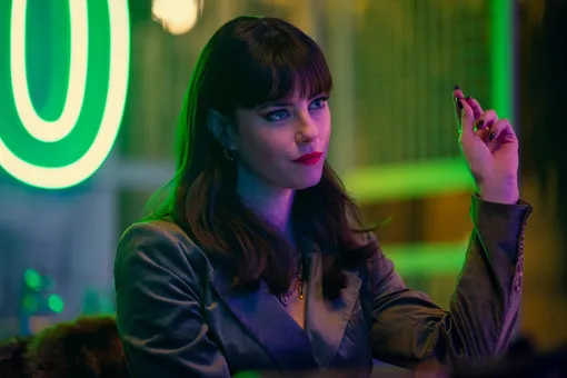 Кадр из сериала «Джентльмены», 2024 год Кая Скоделарио