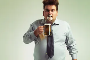 Почему мы переедаем когда пьем спиртное: ответ ученых Почему мы переедаем когда пьем спиртное: ответ ученых