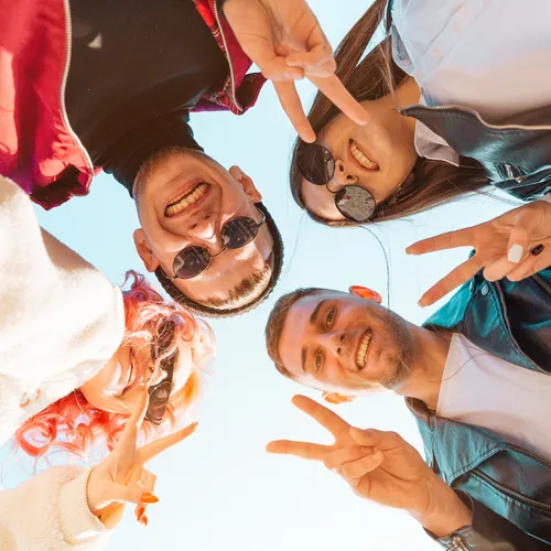 Что такое культура догонялок: как дружба потеряла глубину и превратилась в обсуждение сводки новостей