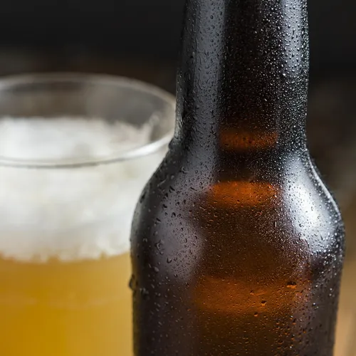 Кошелек против градуса: почему россияне массово переходят на безалкогольное вино и пиво