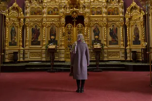 Зумеры штурмуют монастыри и храмы: почему они ударились в православный туризм Зумеры штурмуют монастыри и храмы: почему они ударились в православный туризм