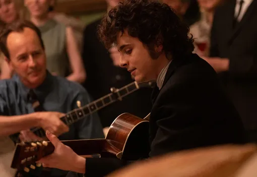 Кадр из фильма «Боб Дилан: Никому не известный» (2024)