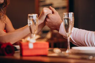 35-летняя женщина сходила на свидание с зумером и поделилась впечатлениями: «Пустая трата времени» 35-летняя женщина сходила на свидание с зумером и поделилась впечатлениями: «Пустая трата времени»