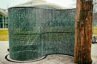 Что случится, если будет расшифрована самая загадочная скульптура современности? Что случится, если будет расшифрована самая загадочная скульптура современности?