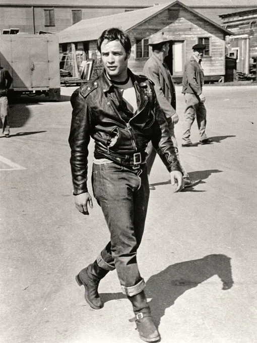 Марлон Брандо в фильме «Дикарь» (1953)