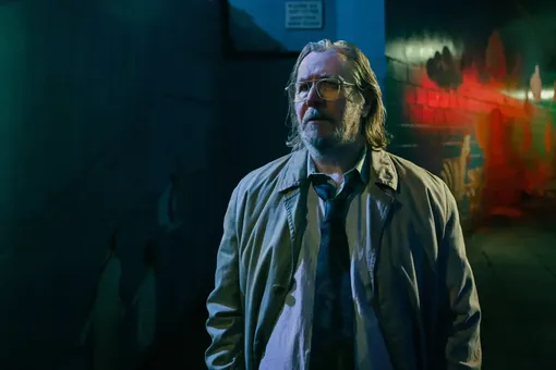 Кадр из сериала «Медленные лошади»