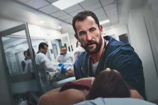 Главный сериал года: почему «Больница Питт» выиграл «Эмми» и стоит ли смотреть шоу?