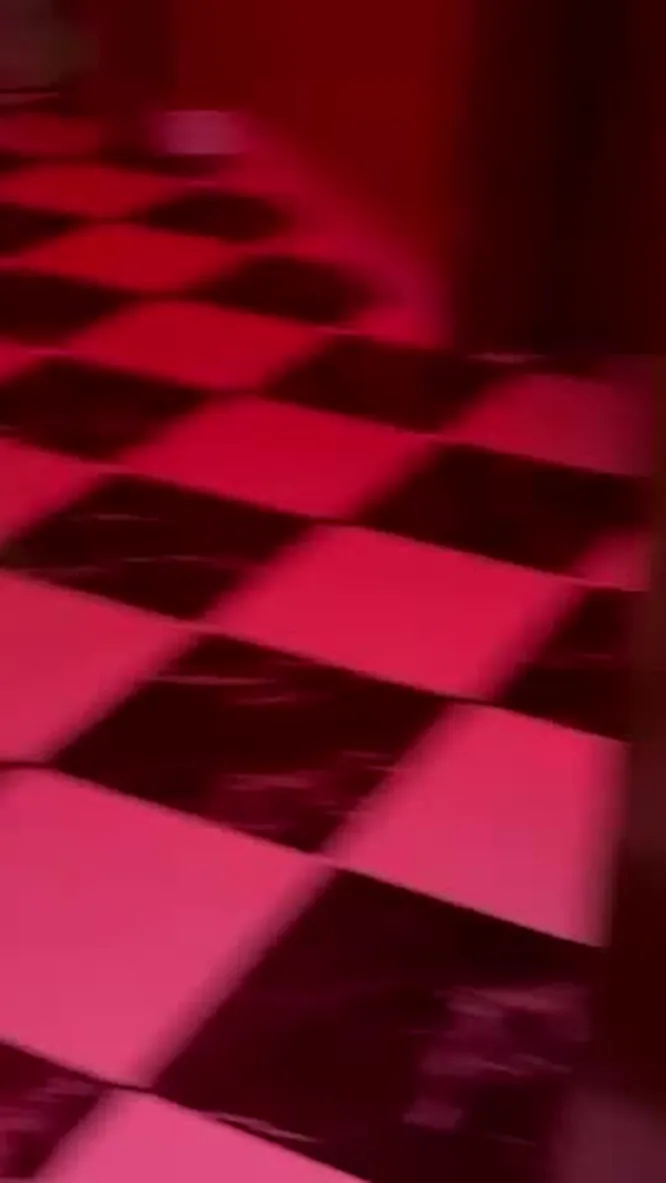 Нажми и смотри