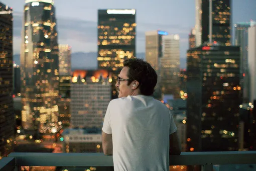 Кадр из фильма «Она» (2013) Кадр из фильма «Она» (2013)