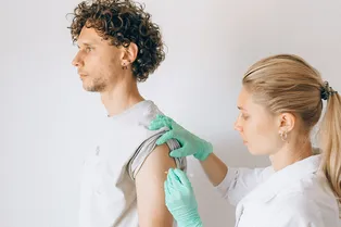 В Москве заработали новые правила получения медотвода от вакцинации против COVID-19 В Москве заработали новые правила получения медотвода от вакцинации против COVID-19