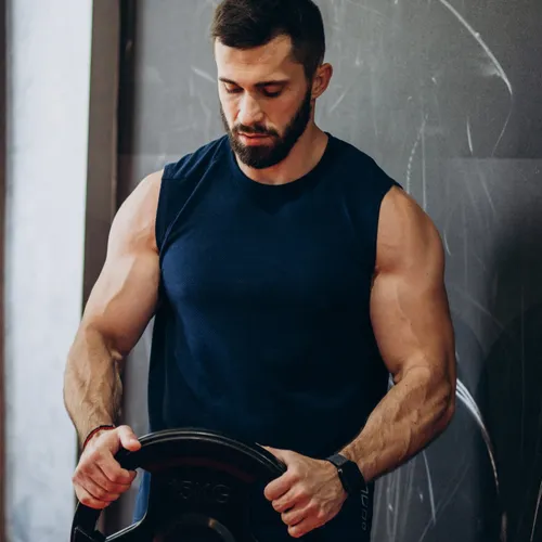 Какой процент жира и какая ширина плеч делают мужчин привлекательными: ученые назвали точные цифры