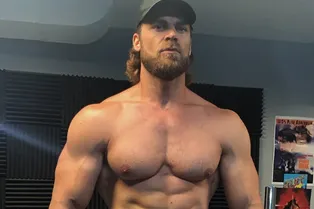 Как быстро накачать грудь: попробуйте эти 3 эффективных упражнения от знаменитого бодибилдера