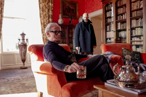 Билл Найи и Джейсон Стетхем в фильме «Убежище» (2026)