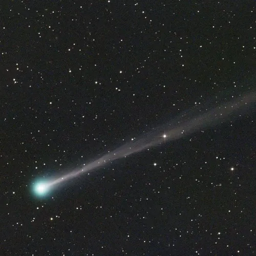 Комета, звездный дождь и танец планет: что увидят россияне в небе во второй половине апреля