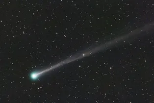 Комета, звездный дождь и танец планет: что увидят россияне в небе во второй половине апреля Комета, звездный дождь и танец планет: что увидят россияне в небе во второй половине апреля