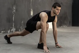 Как повысить эффективность тренировок и сэкономить деньги: 12 упражнений, для которых не нужно никакого оборудования