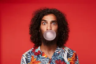 Что делать, если жвачка прилипла к волосам Что делать, если жвачка прилипла к волосам