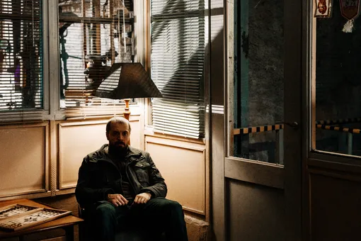 Кадр из сериала «Бар "Один звонок"»