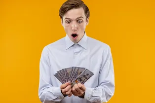 Растут как на дрожжах: названы профессии с самым быстрым ростом зарплат в Москве