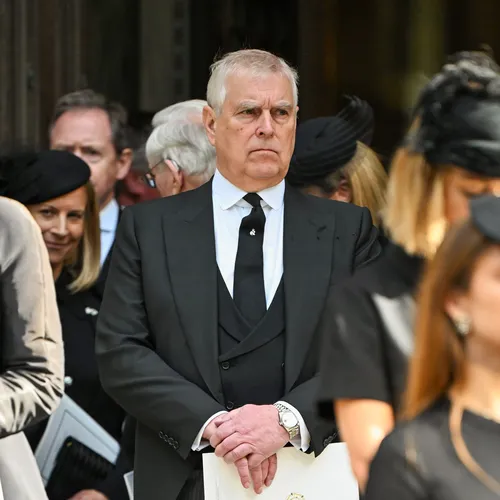 Принц Эндрю лишен титулов и покинет Виндзор: что известно о жизни когда-то второго претендента на британский престол